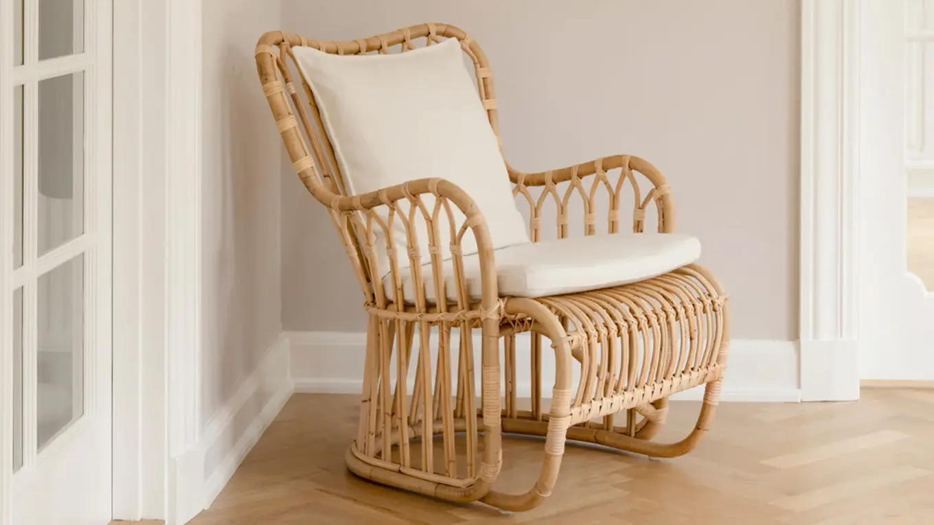 Sika Design Rattan Sessel in einer Ecke